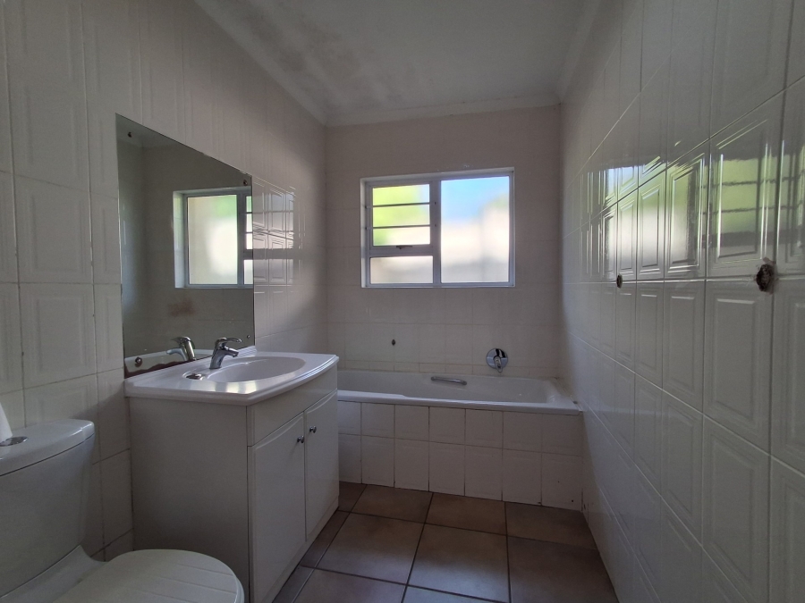 To Let 2 Bedroom Property for Rent in Beacon Bay North Eastern Cape